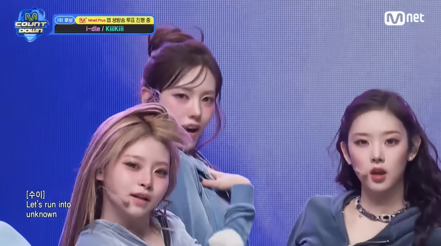 키키 이솔 wearing PS109E